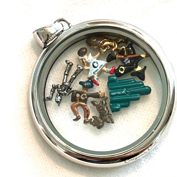 Wizard of Oz Dorothy and Friends Locket with Charms Wicked - Picture 2 of 2